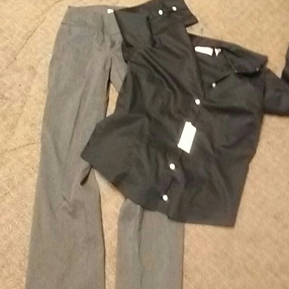 1 pair of grey slacks 3 shirts all 4 items 30 doll - Picture 2 of 4